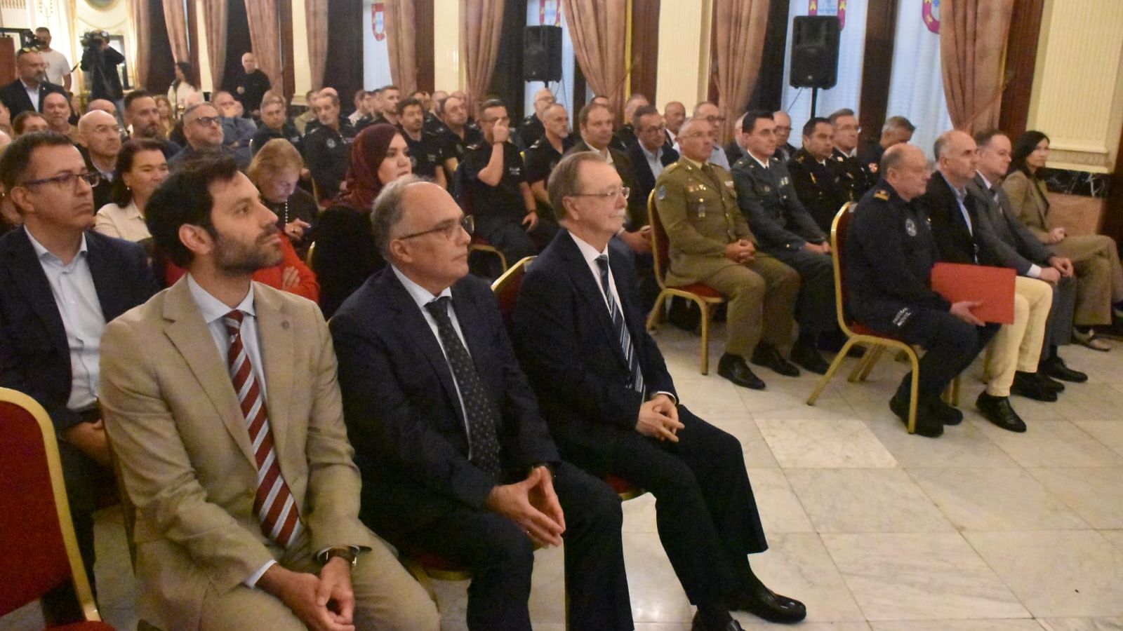 El Salón del Trono contó con un lleno absoluto