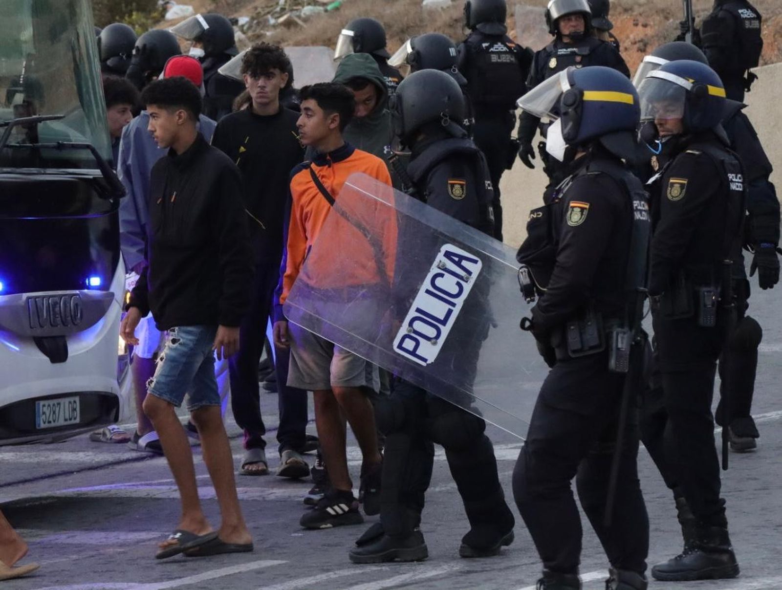 La Policía intercepta a 295 inmigrantes en el último operativo: 146 regresan a Marruecos y 60 son menores