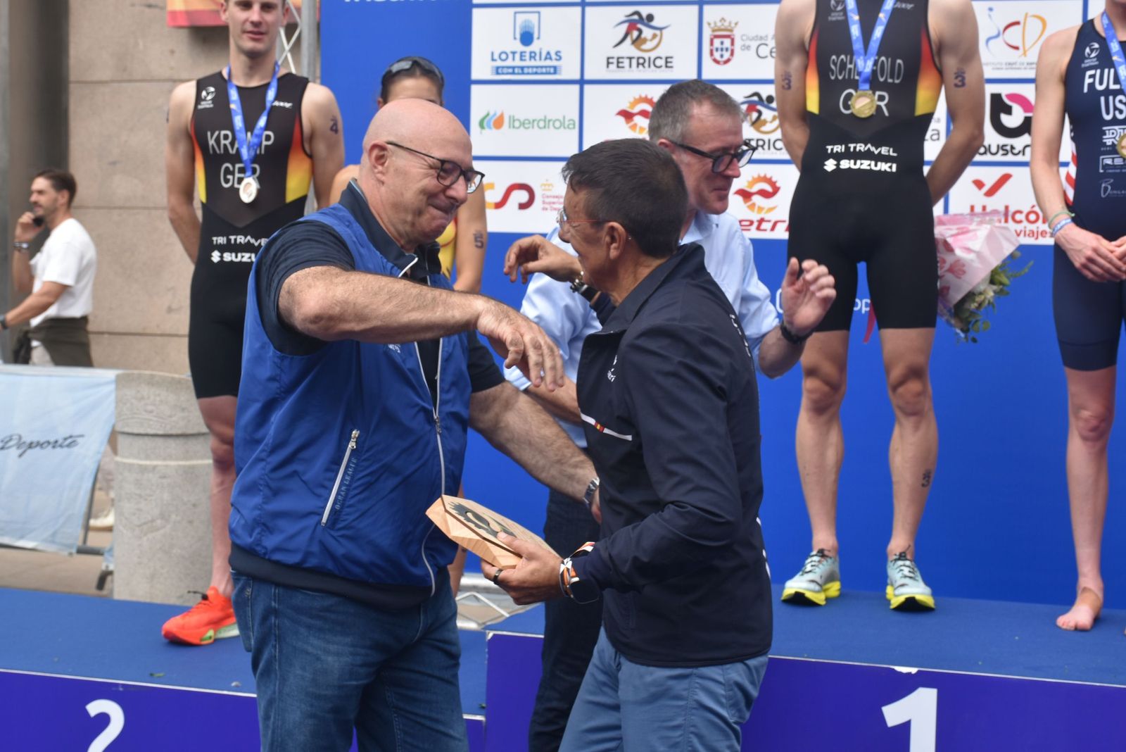 Entrega de trofeos de la Copa de Europa de Triatlón