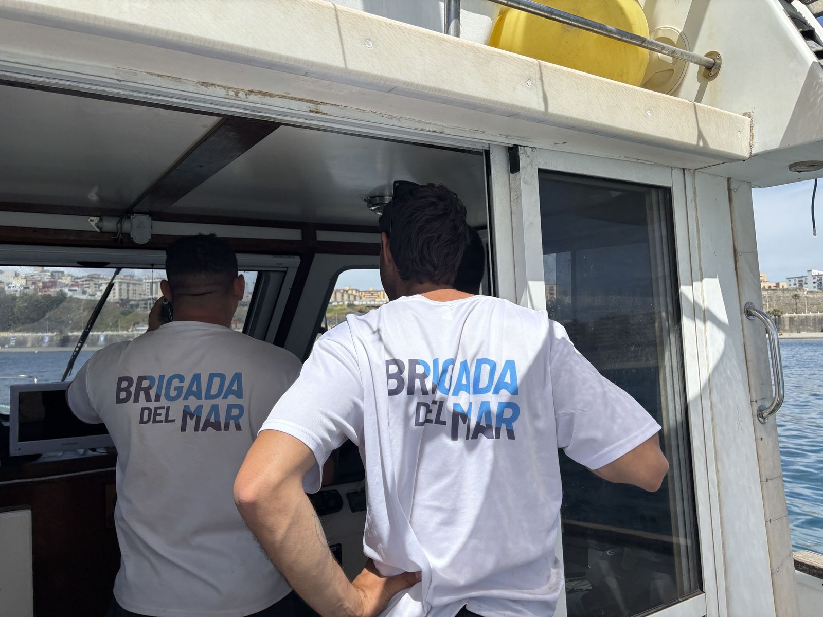 Ceuta blinda sus playas contra las medusas: el trabajo invisible que garantiza un verano seguro en el mar