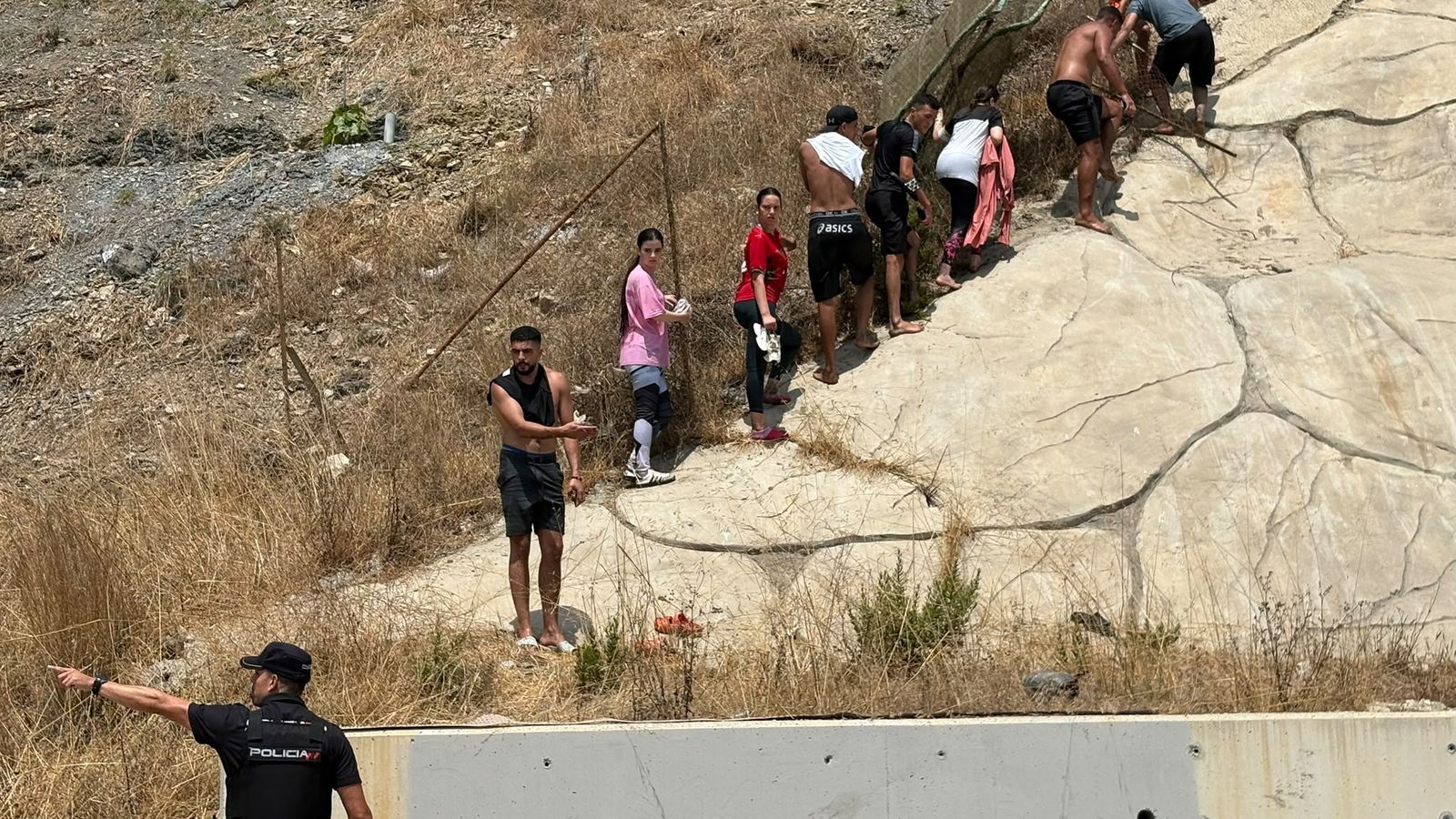 La Policía Nacional controla la seguridad en la frontera del Tarajal por la entrada masiva