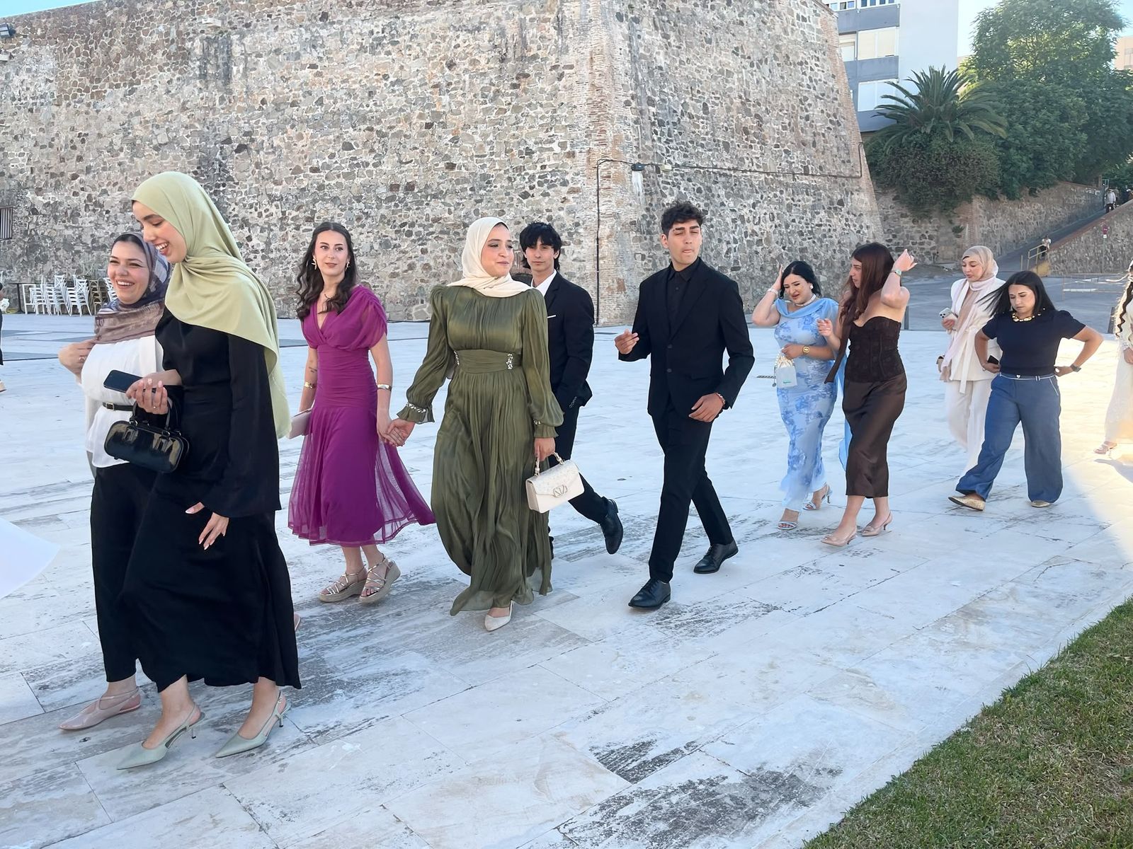 El Almina celebra un multitudinario acto de graduación de 300 alumnos