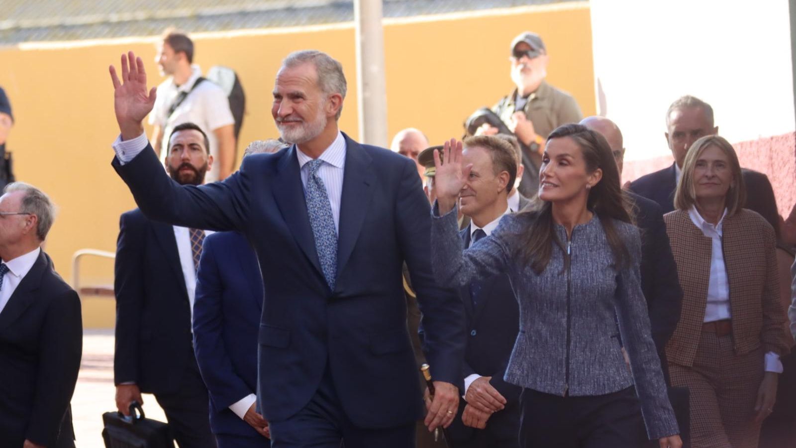 Los Reyes de España mostraron su cercanía con los vecinos de Manzanera