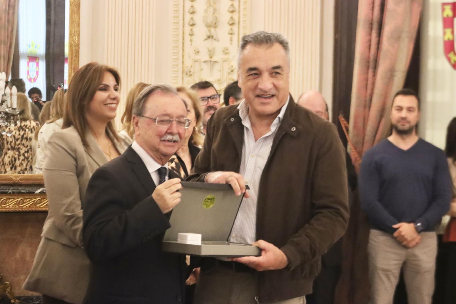 Acto de entrega de reconocimientos por el Día del Funcionario en el Salón del Trono