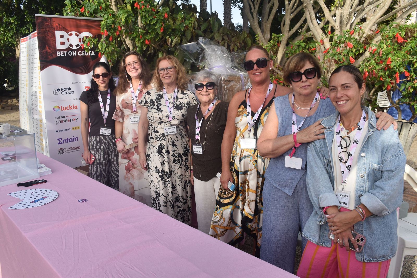 Socias de ACMUMA durante el cóctel de despedida del Bet On Ceuta en el Parque Marítimo