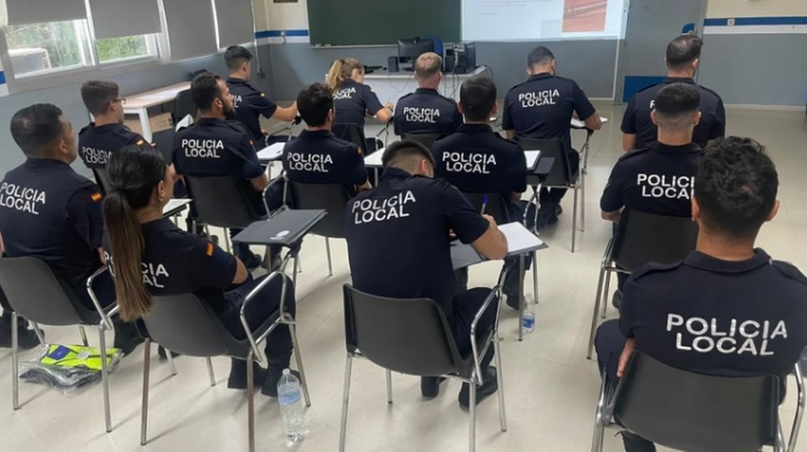 Imagen de archivo de policías locales en un aula de Ceuta