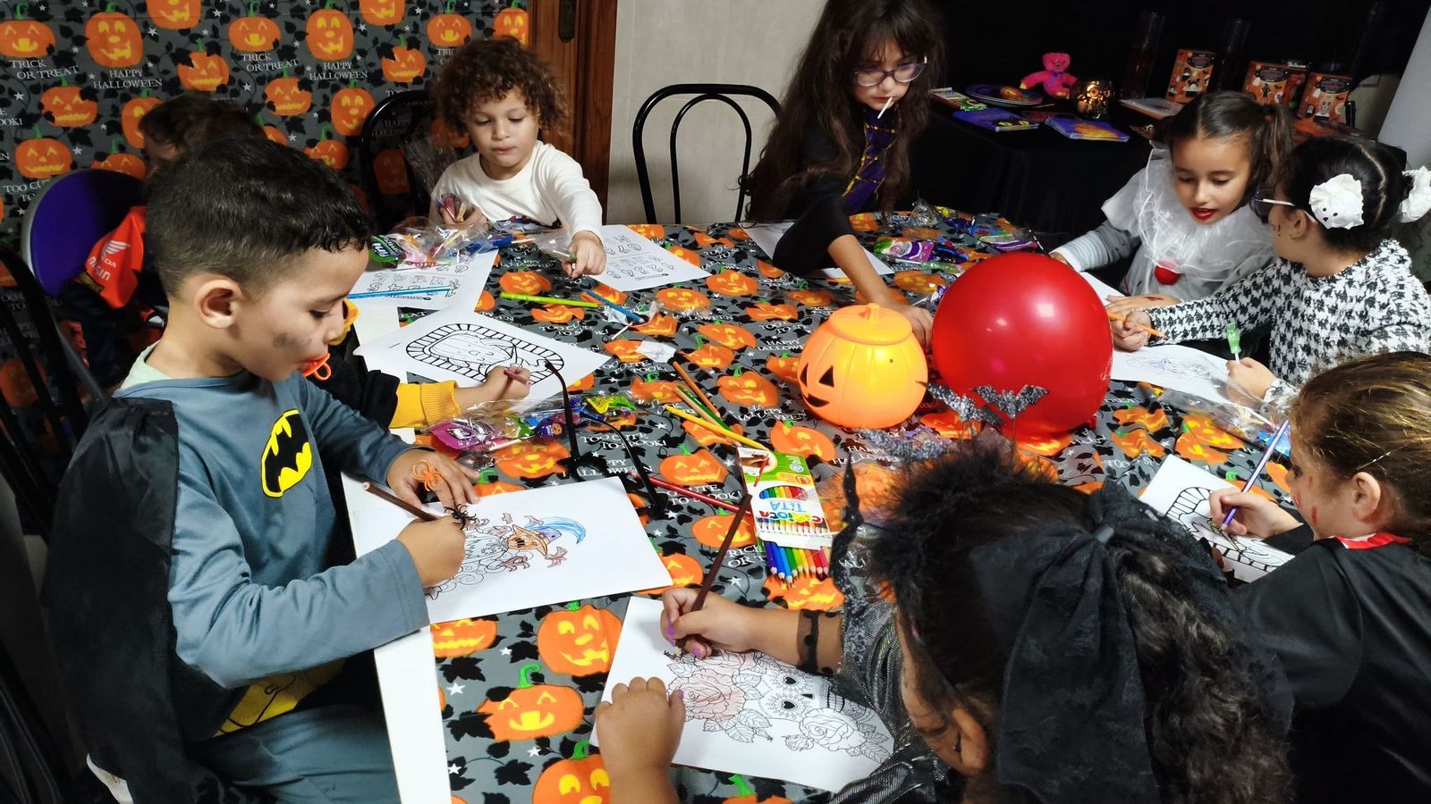 Vecinos de Miramar Alto celebrando Halloween Vecinos de Miramar Alto celebrando Halloween