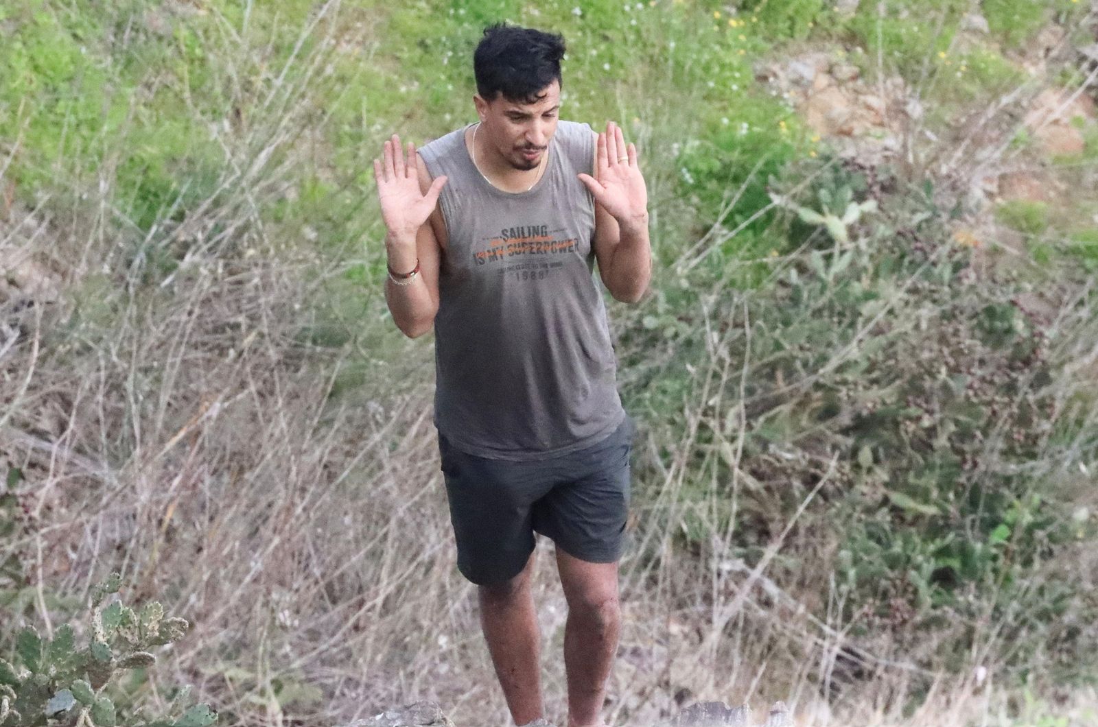 El joven se entrega finalmente a las autoridades.