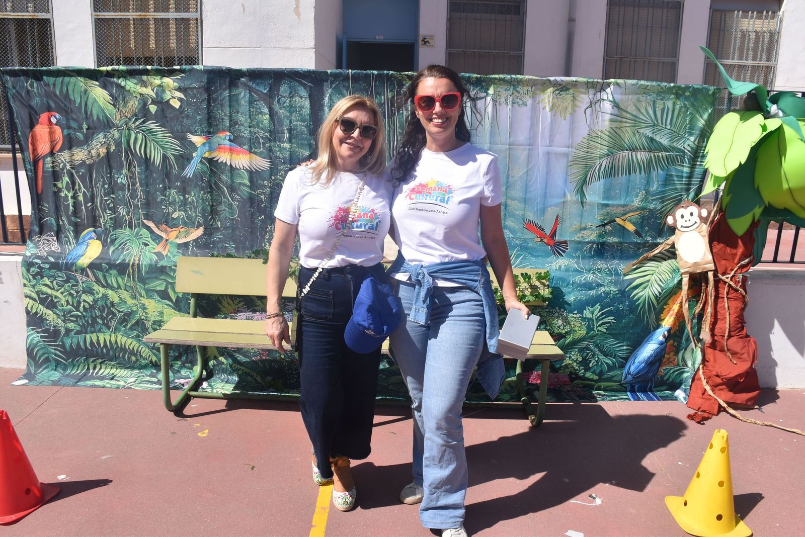 Simpática y colorida selva para poner fin a la Semana Cultural del 'José Acosta'