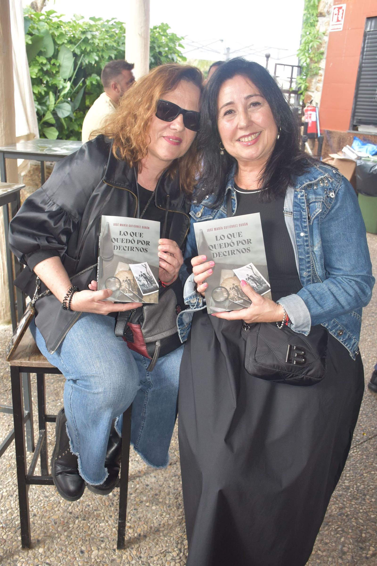 Un escritor ceutí presenta su primera novela negra en un evento benéfico para el Banco de Alimentos