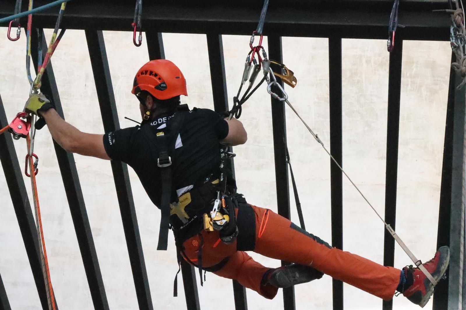 Operaciones de rescate vertical por toda la ciudad