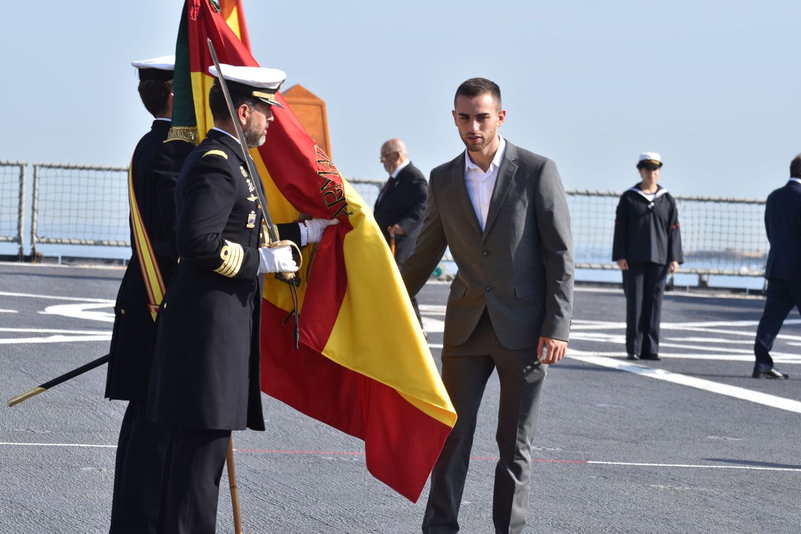 Emotiva jura de bandera a bordo del 'Castilla'