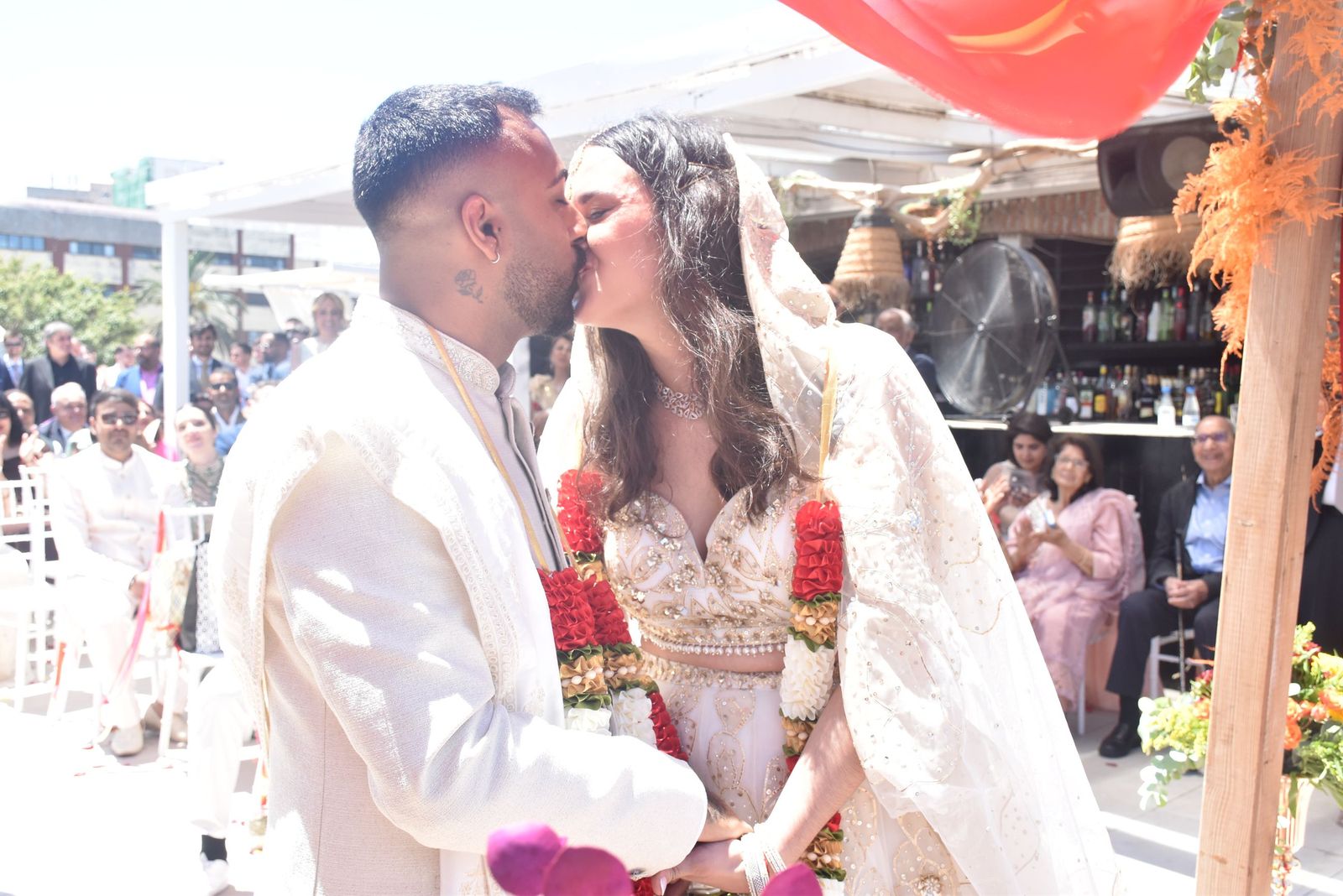 Direk y Rocío sellan su amor bajo el cielo de Ceuta