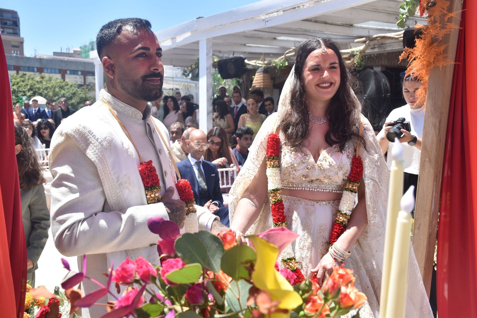 Direk y Rocío sellan su amor bajo el cielo de Ceuta