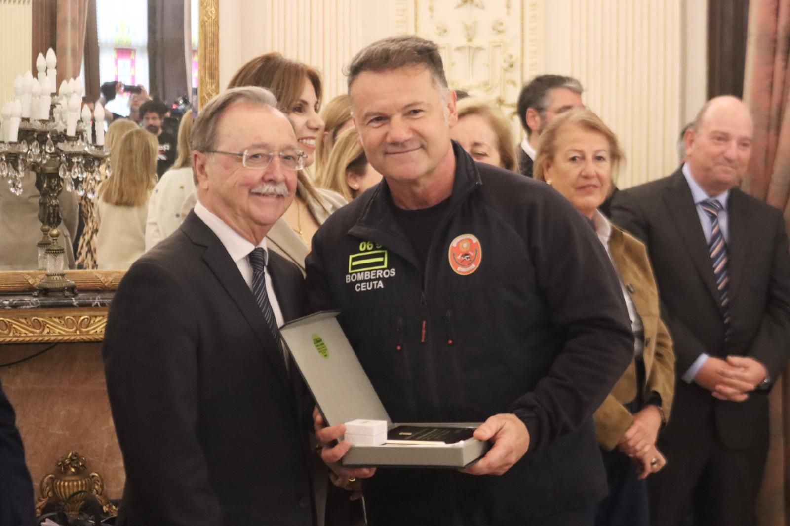 Acto de entrega de reconocimientos por el Día del Funcionario en el Salón del Trono