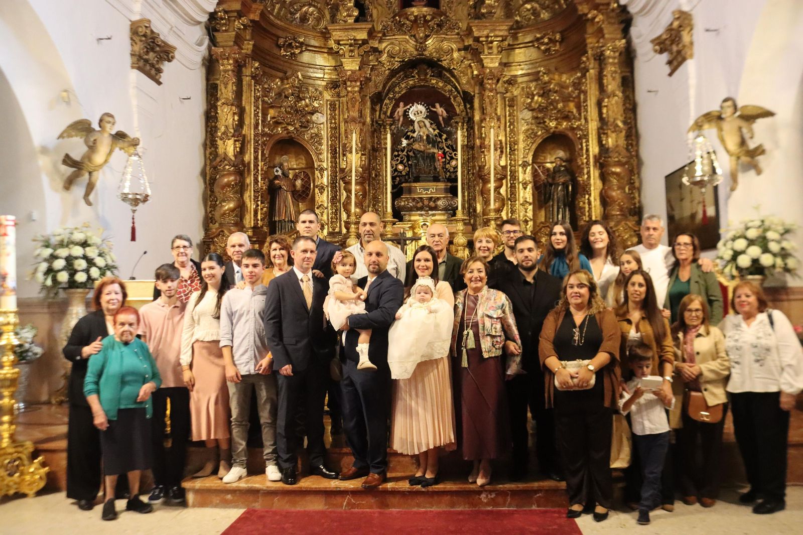 Héctor, Rodrigo y dos Lolas se bautizan en Nuestra Señora de África