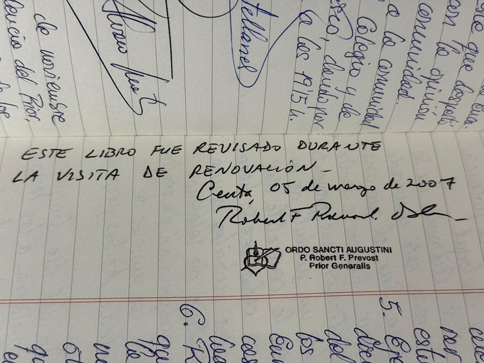 Firma realizada por el Papa León XIV en el libro de registro de los Agustinos. / FOTO CEDIDA