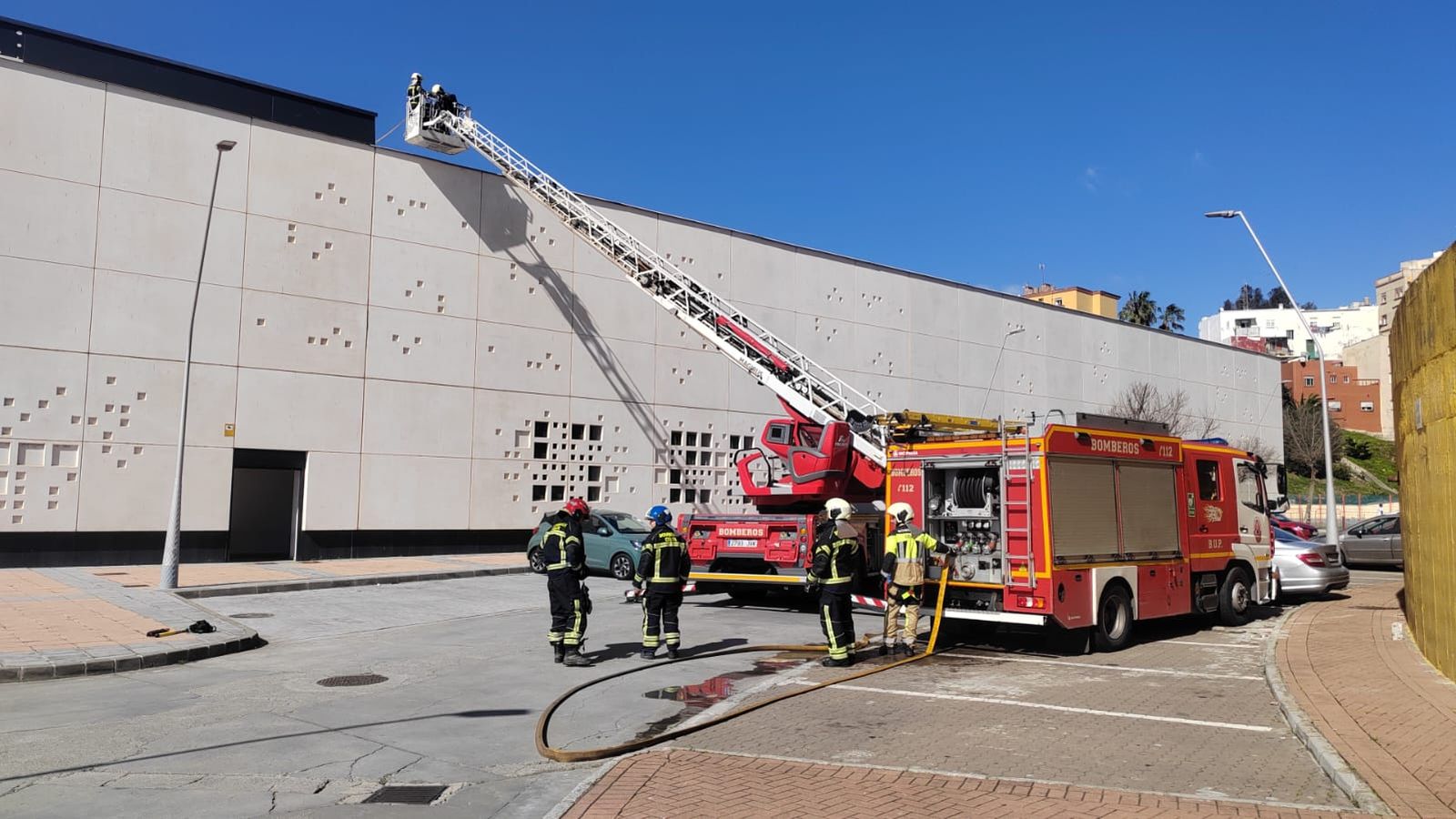 El servicio de Bomberos en su intervención en el Díaz Flor