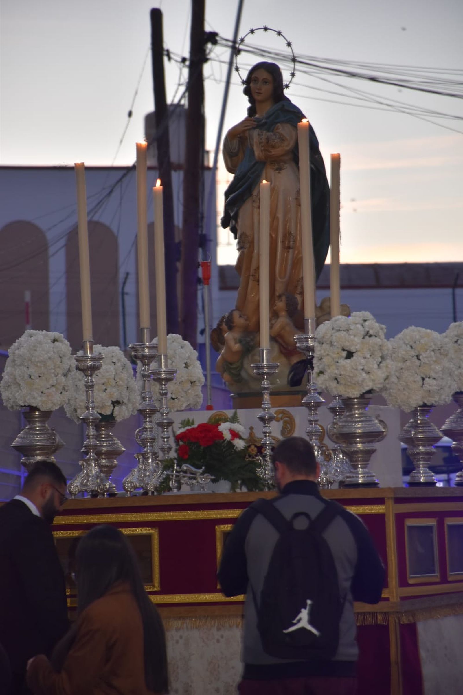 La Virgen de la Inmaculada procesiona por su barrio de Hadú