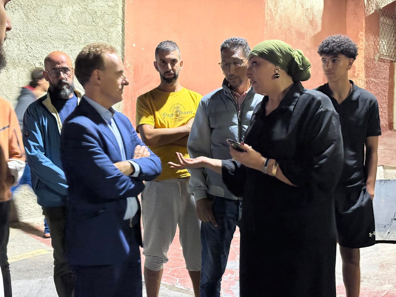 Ceuta no se rinde: Unos 200 ciudadanos vuelven a alzar la voz contra el Gobierno por la invasión
