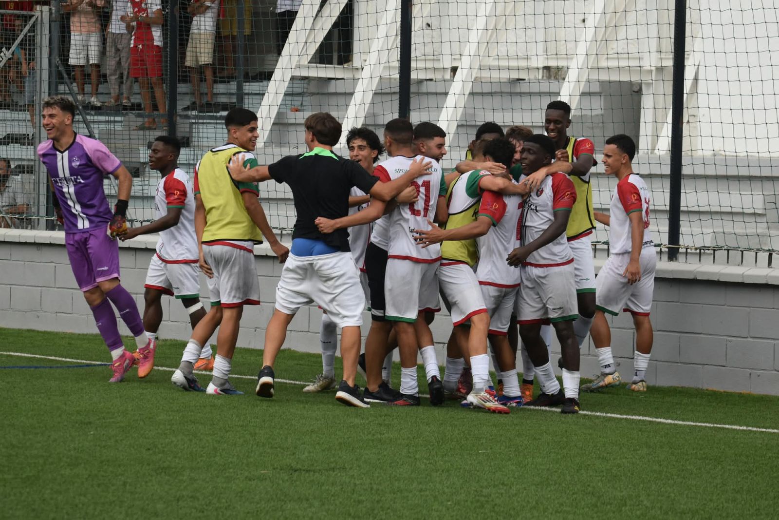 (2-1) El Sporting remonta para superar al Alhendín