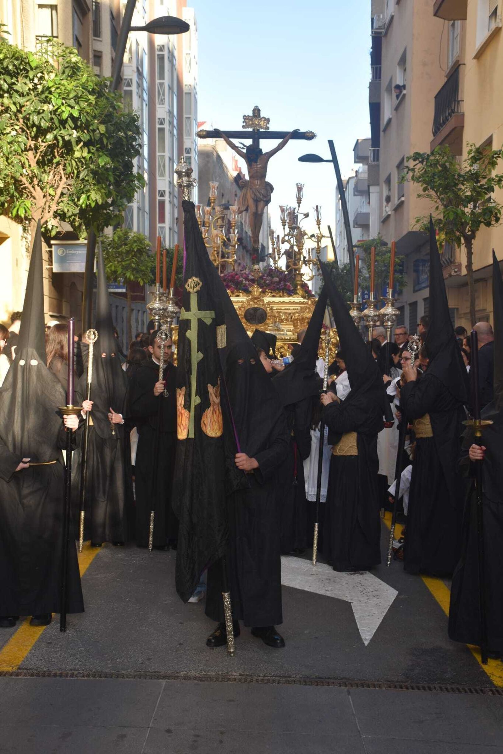 Saetas y emoción a raudales para la salida de la Buena Muerte