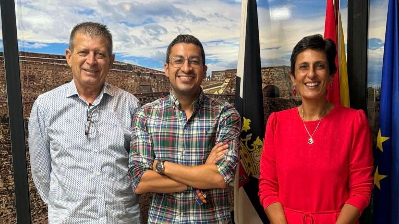 El CEO de PAF, Brahim Aslimani, junto al gerente de Servicios Tributarios, Enrique Reyes, y la consejera Kissy Chandiramani