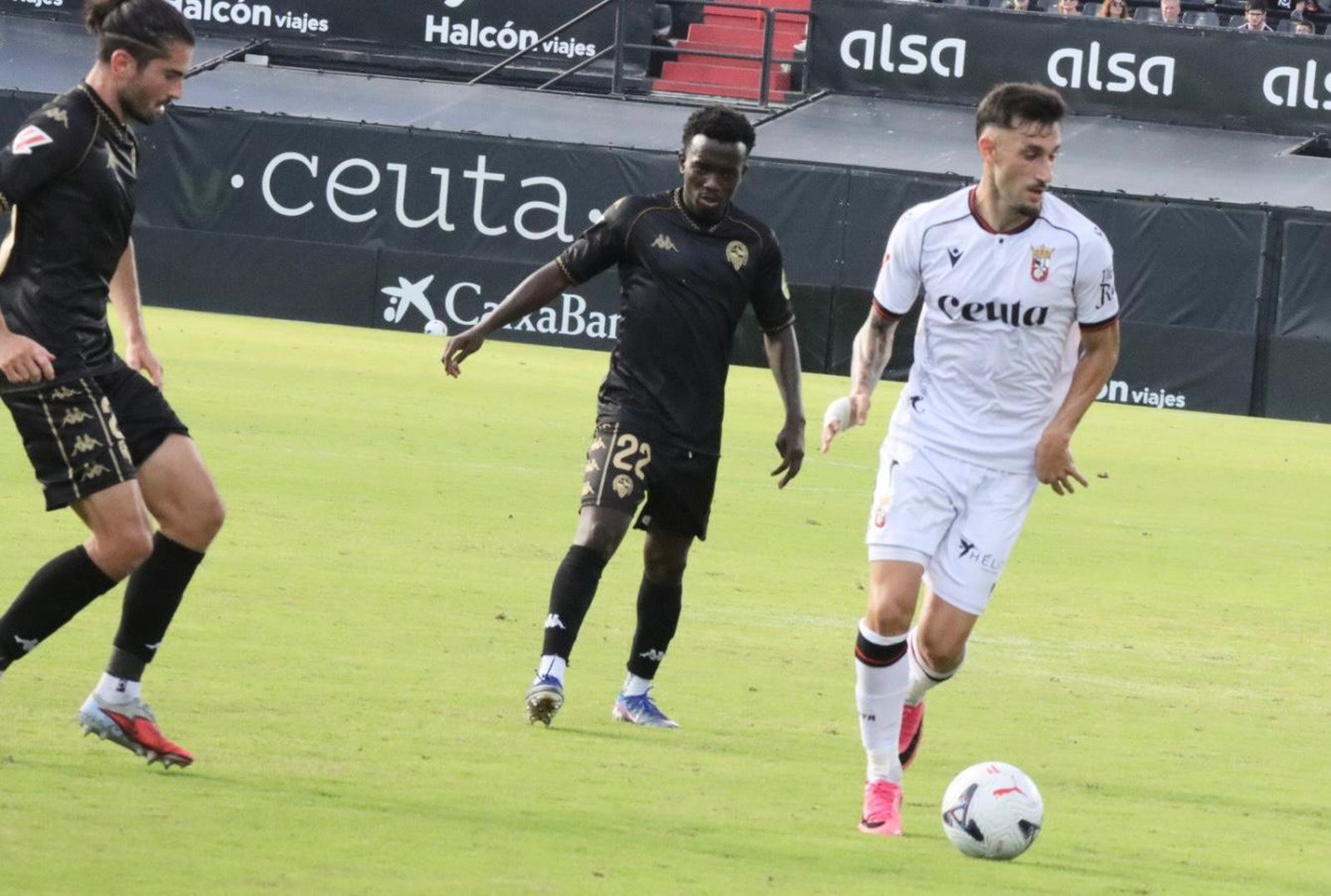 (1-2) Una AD Ceuta, espesa, pierde ante un buen Sabadell
