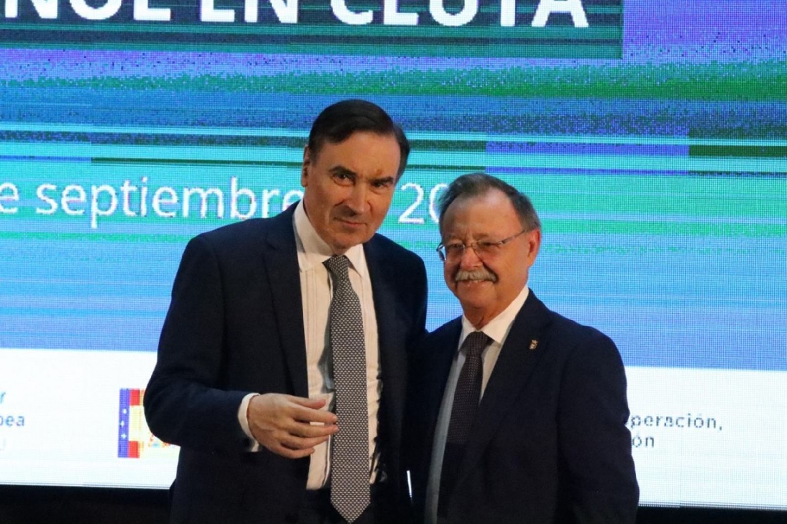 Pedro J. Ramírez y Juan Vivas en el último Foro Económico celebrado en Ceuta./ FOTO REDUAN