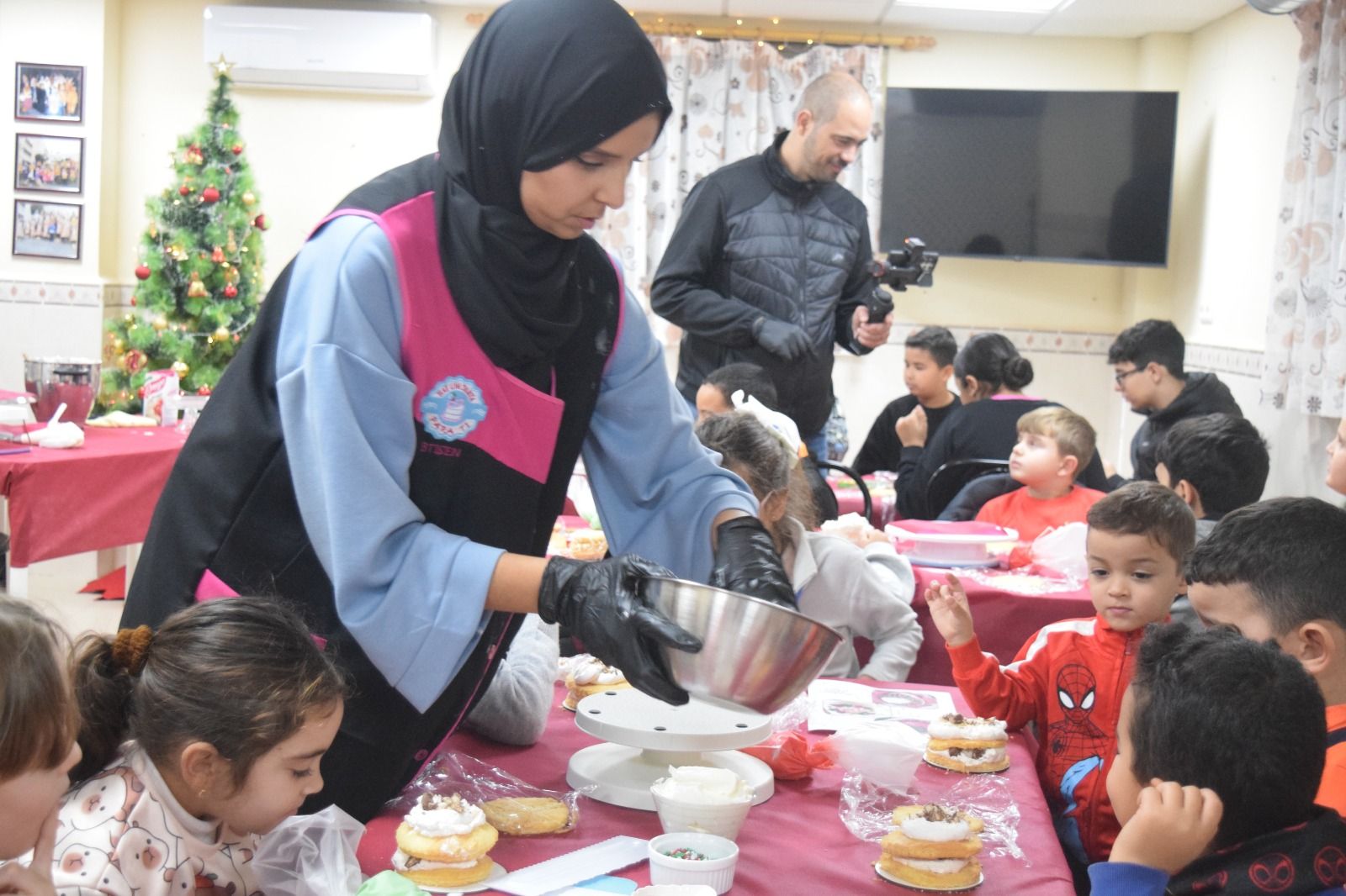 Miramar Alto cierra su proyecto 2025 con un taller de repostería infantil que impulsó Pepe Ramos
