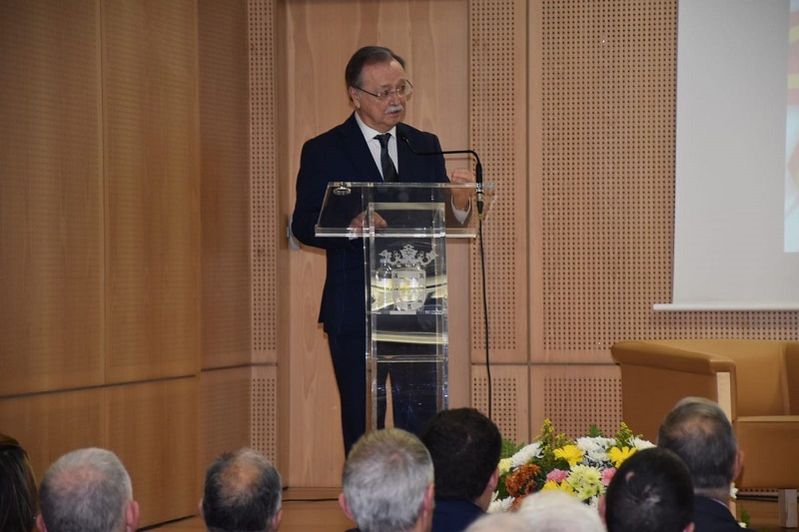 El presidente de Ceuta, Juan Vivas, durante la ponencia ofrecida este miércoles. / FOTO NICOL´S