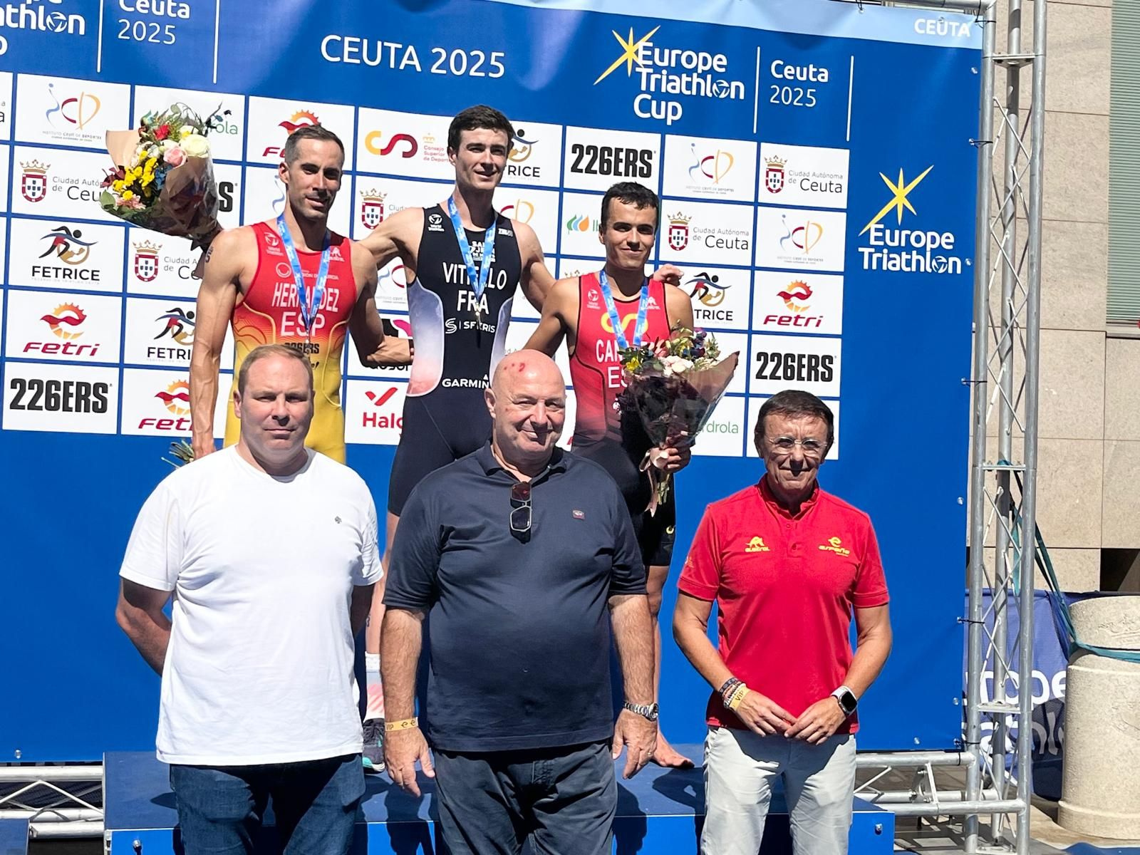 Suenan los himnos de España y Francia en la 'Copa de Europa' de Triatlón