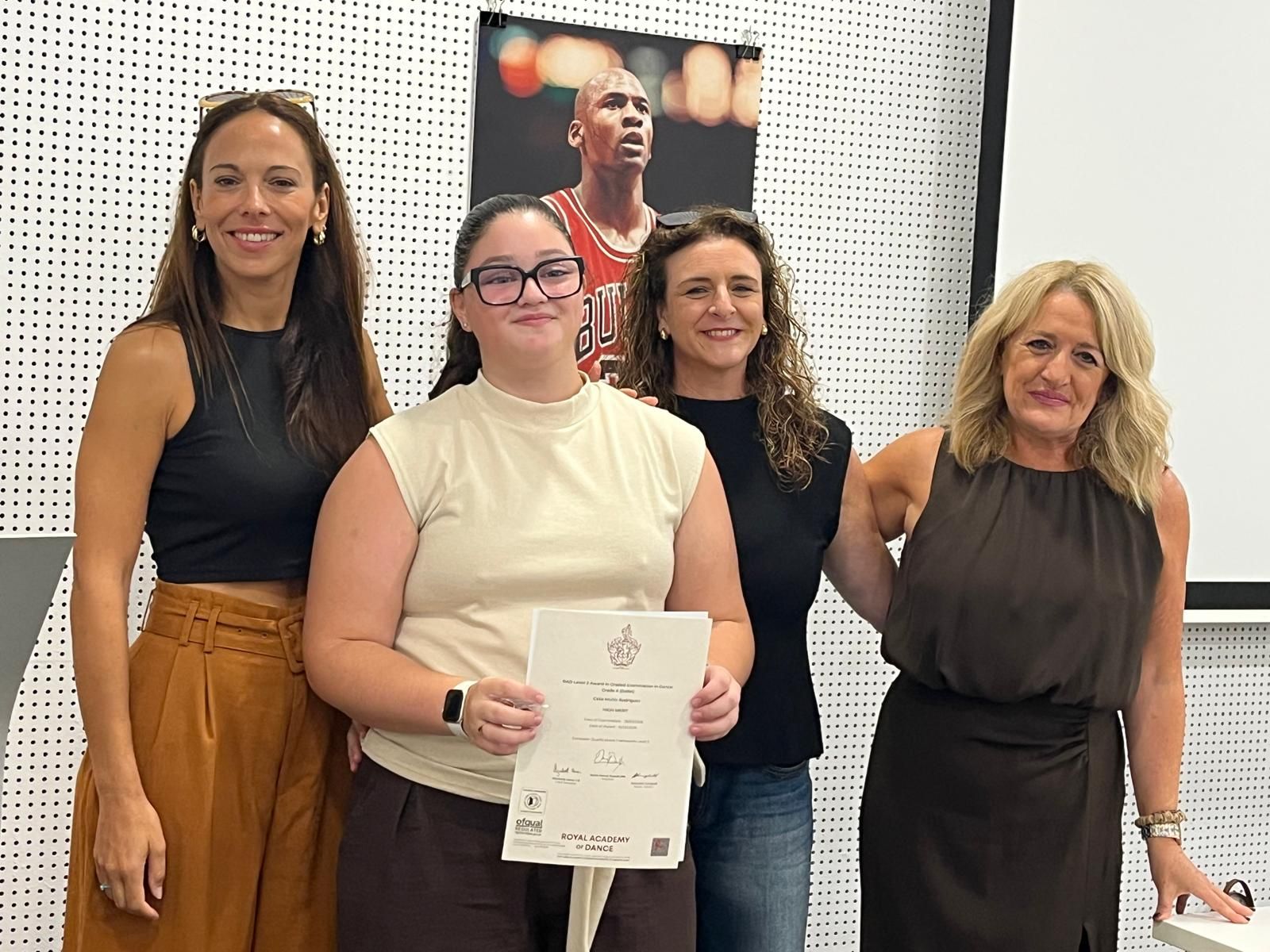 La Royal Academy of Dance entrega los diplomas a las alumnas de la Escuela de Rosa Founaud