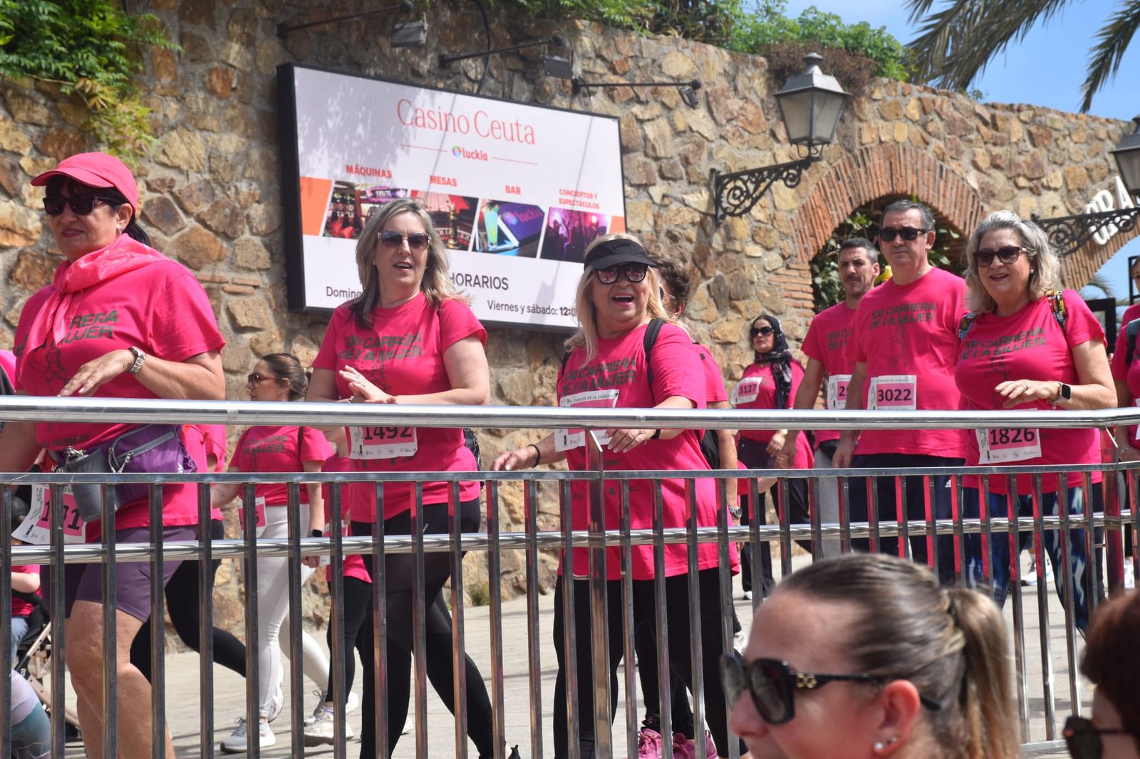 Ceuta se viste de rosa para abrazarse a la vida