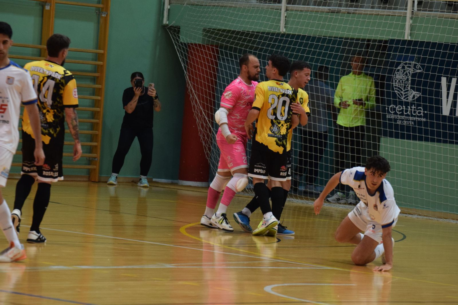 El Imperio Los Rosales celebra uno de los goles de esta temporada
