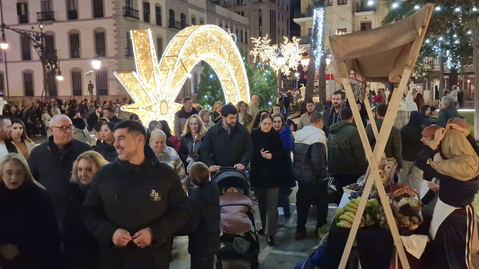 La plaza de África se transforma en Belén en una tarde mágica en pleno corazón de Ceuta