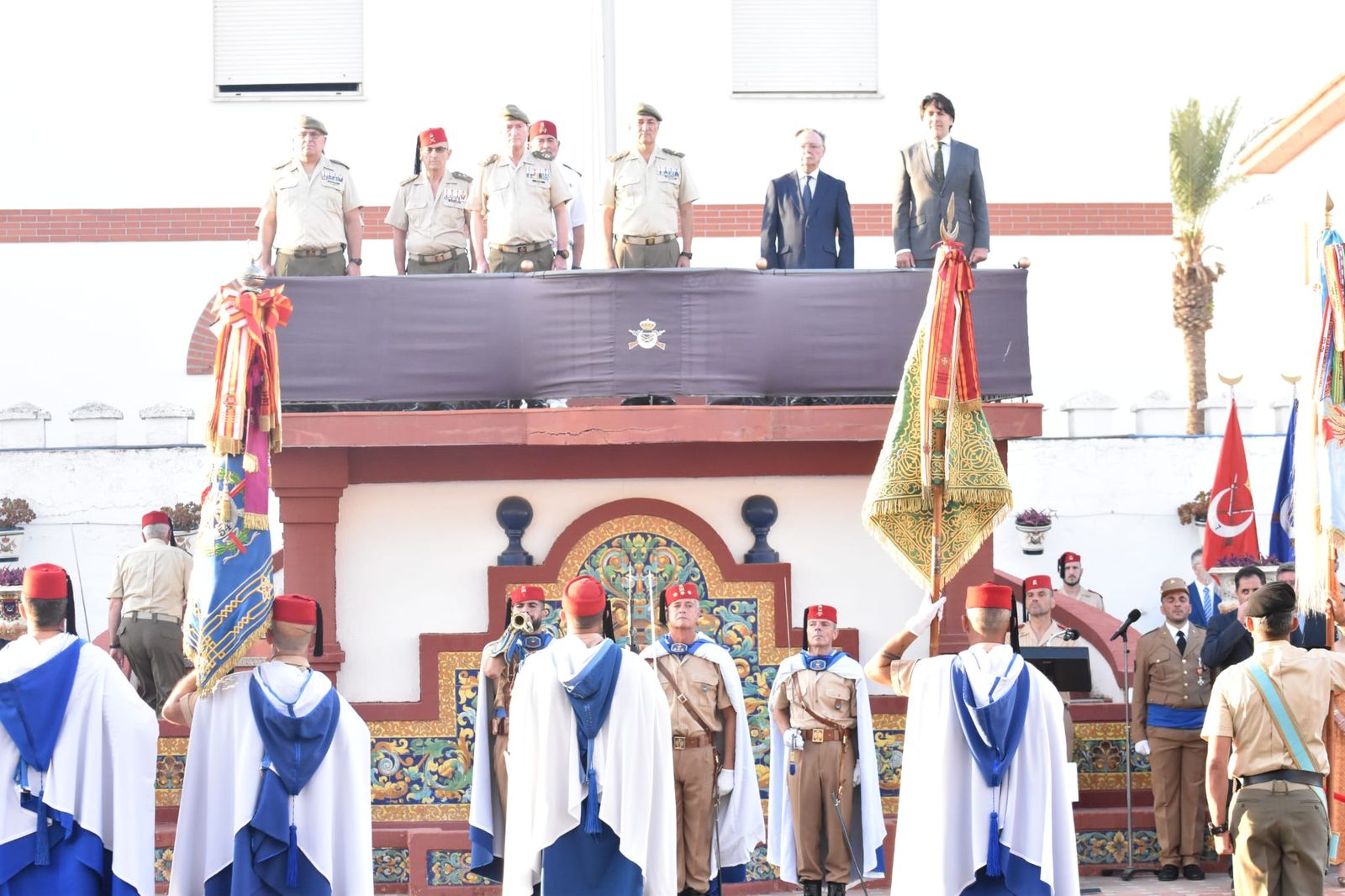 El acuartelamiento González-Tablas acoge una parada militar por el 115 aniversario de Regulares