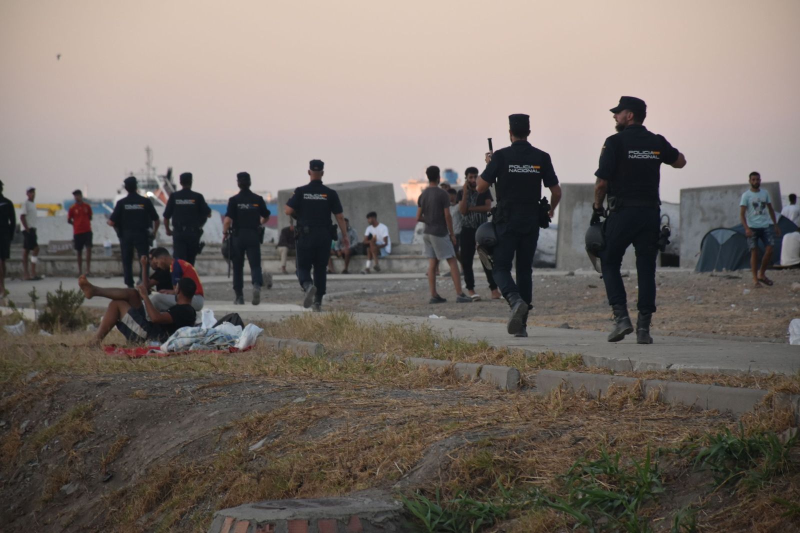 Policía Nacional en la playa del Trampolín