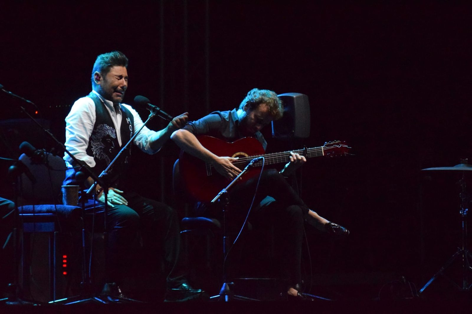 Miguel Poveda llena de poderío las Murallas en la noche más flamenca del año