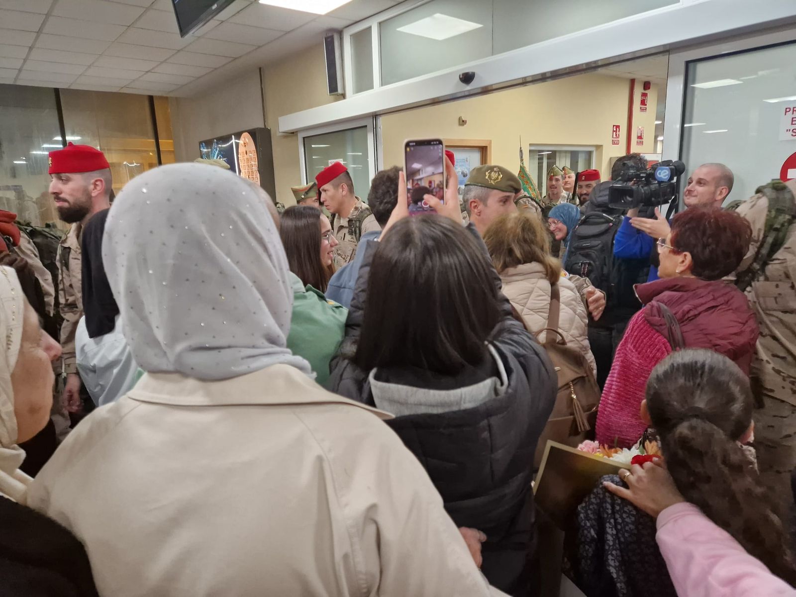 FOTOGALERÍA | De Irak a los brazos de su gente: fotogalería del regreso de la COMGECEU