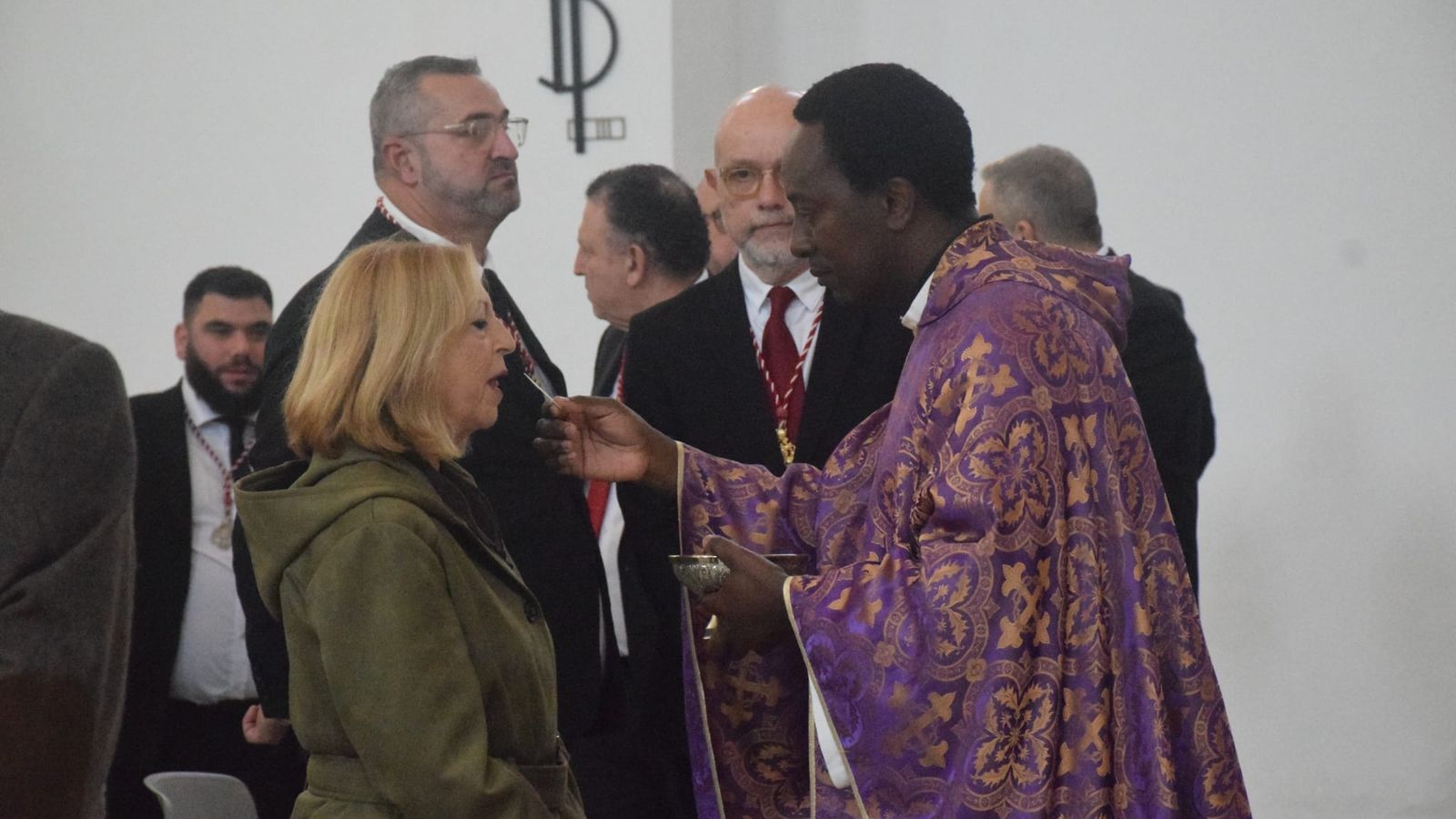 Función Principal y Besapié de la cofradía de la Encrucijada en la parroquia de San José