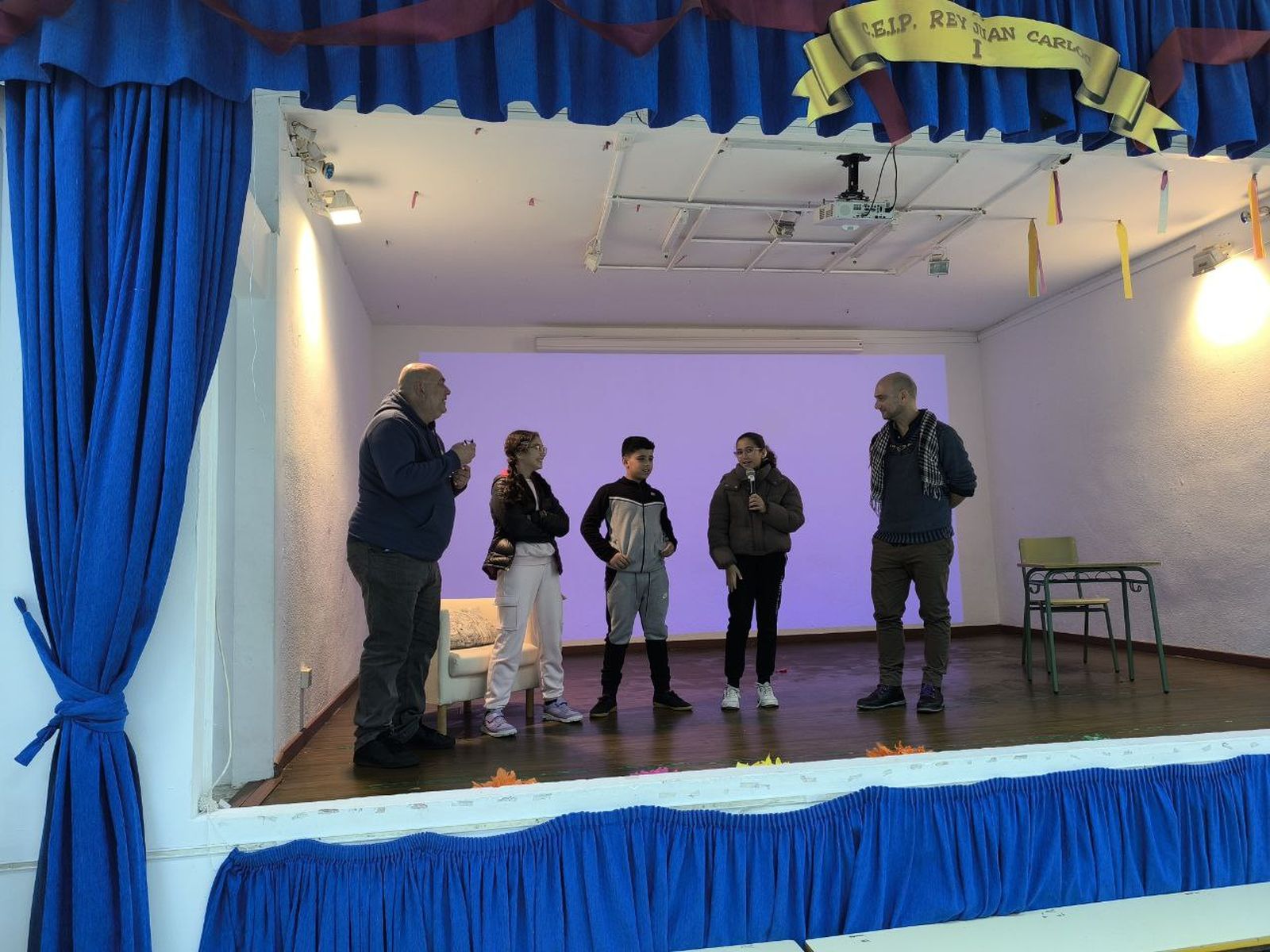 El CEIP Rey Juan Carlos I disfruta con una obra de teatro contra el Bullying en el Día de la Paz