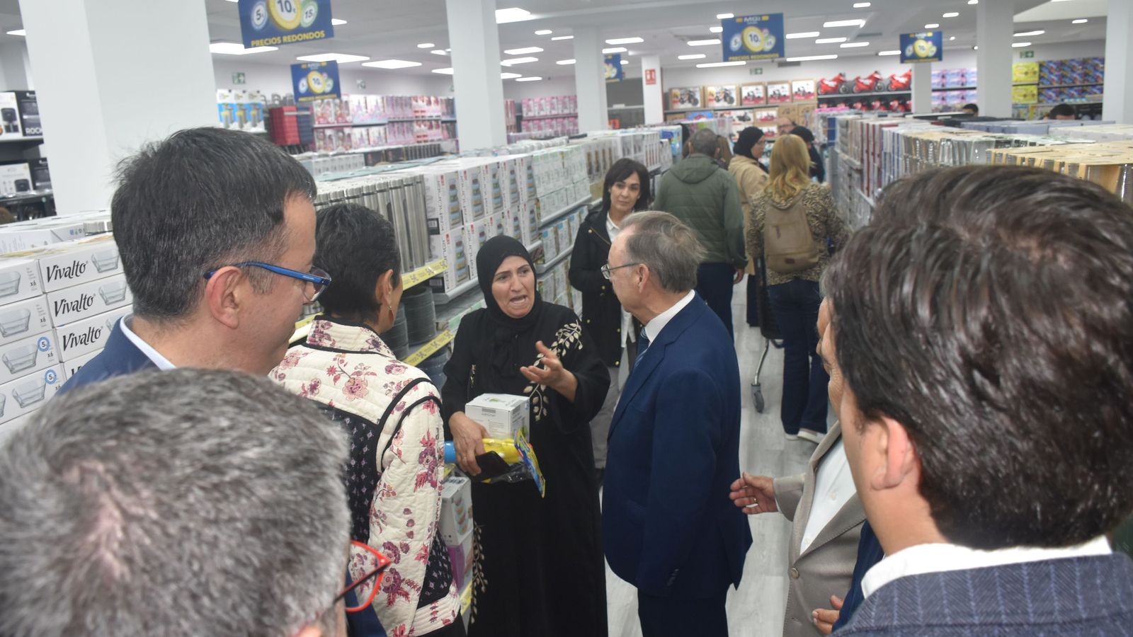 Inauguración de la nueva tienda de MGI en la avenida del Puerto de Ceuta