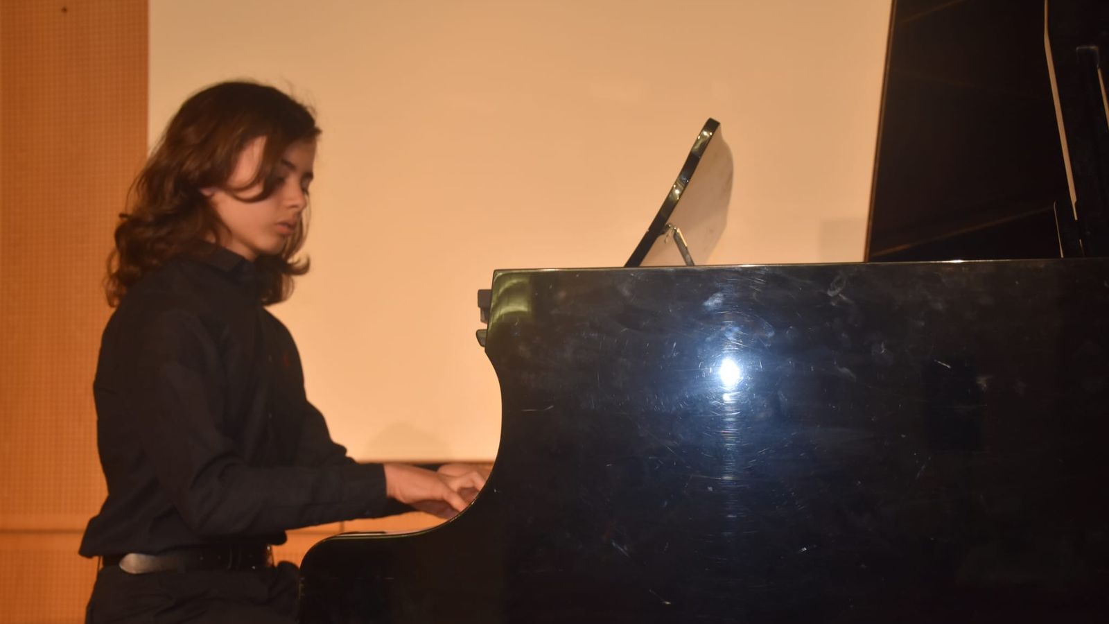 Gran concierto de los jóvenes pianistas en el Centro del Mayor