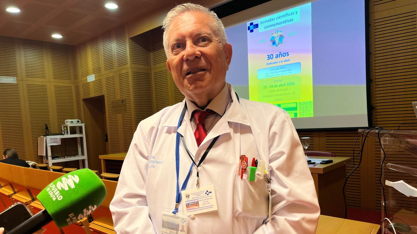El jefe del servicio de Medicina Preventiva, Julián Domínguez, en declaraciones a la prensa durante las jornadas por el 30 aniversario del área