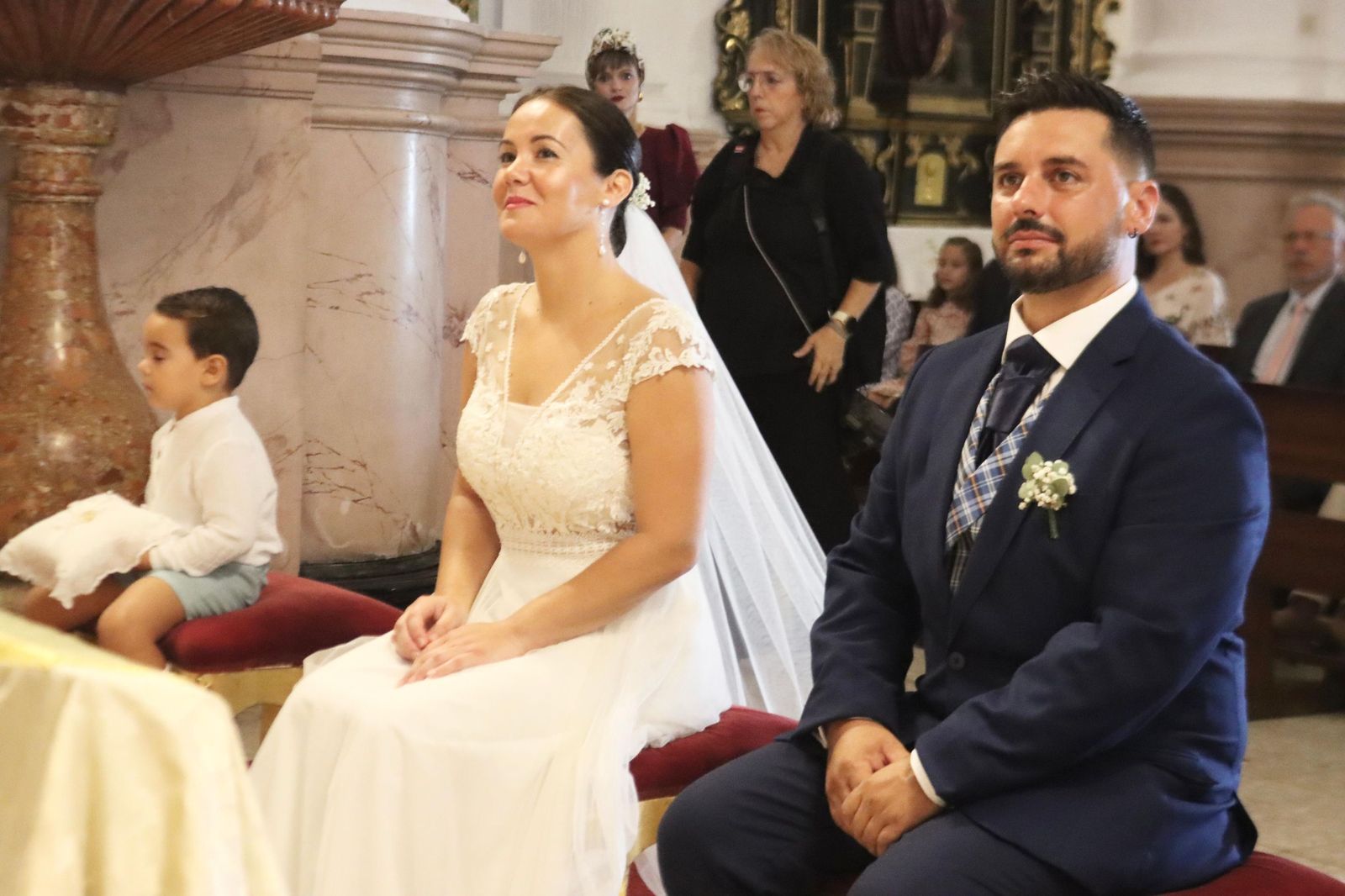 FOTOGALERÍA | Marta y Laslo se dan el 'sí quiero' ante la Patrona de Ceuta