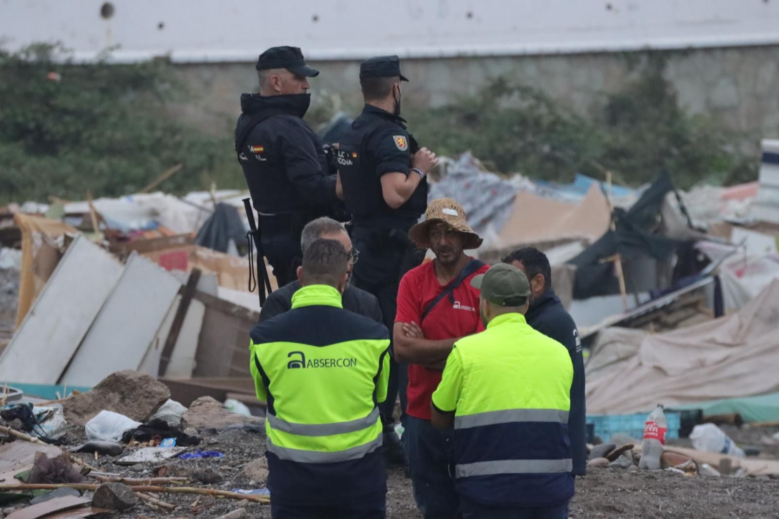 Benítez sigue bajo vigilancia mientras avanza una limpieza que dará paso al vallado