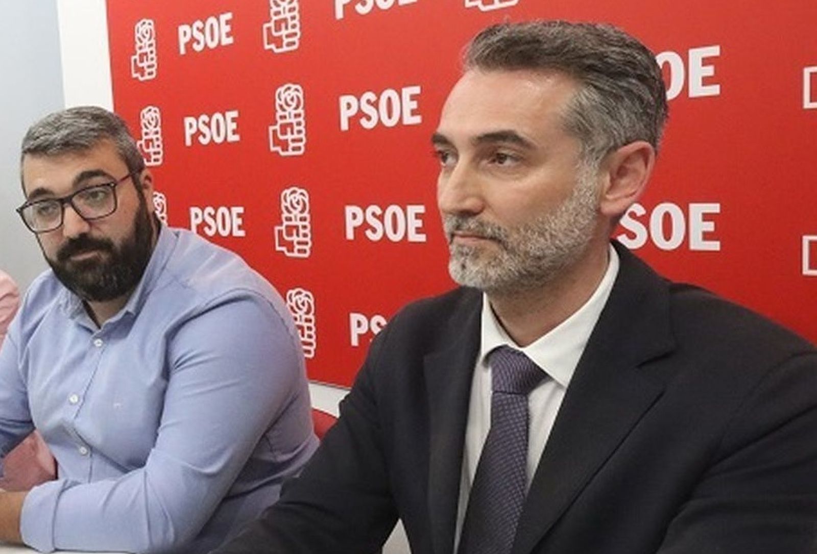El relevo de representantes socialistas en los consejos municipales llega a Ferraz, que deberá valorar la actuación de León y Guerrero