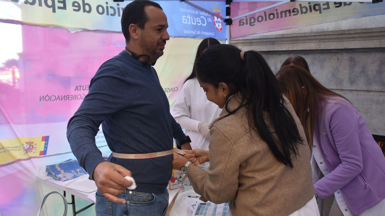 Sanitarias de la Consejería someten a un ciudadano al test de Findrisk