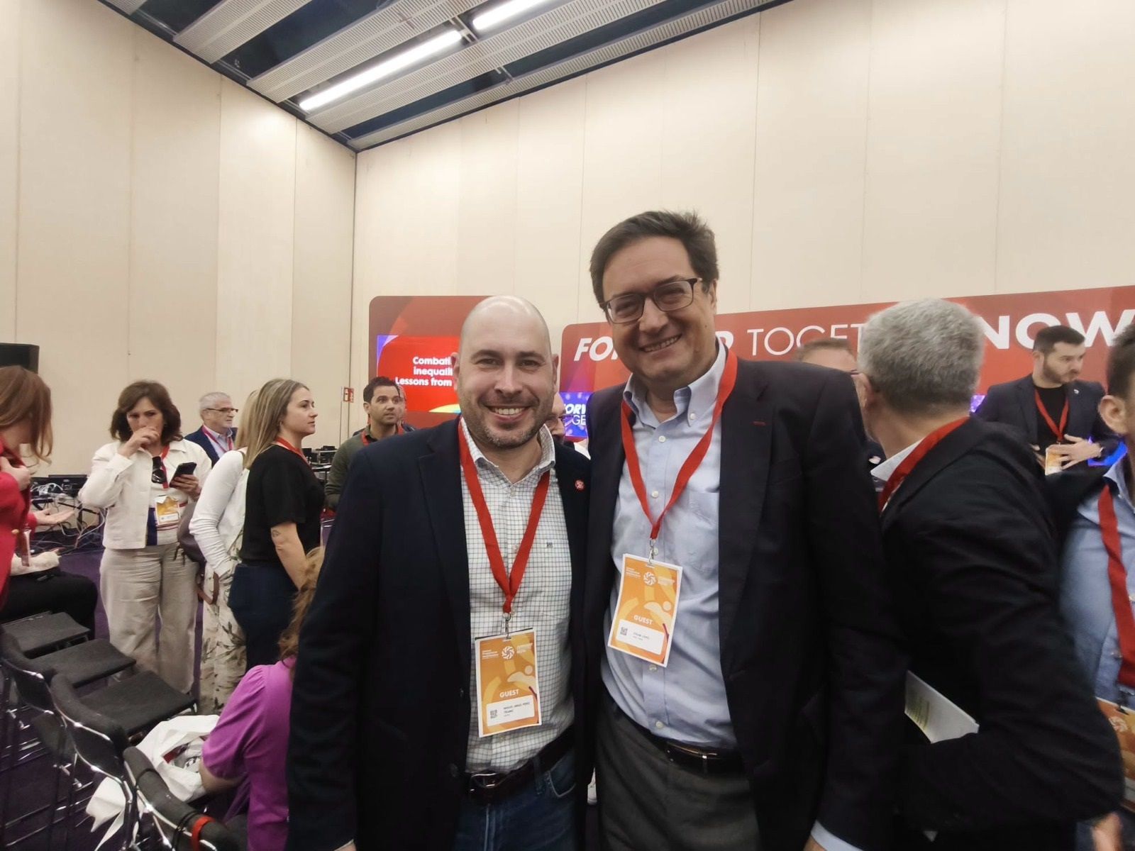 Pérez Triano, junto al ministro Óscar López, en la cumbre de Barcelona